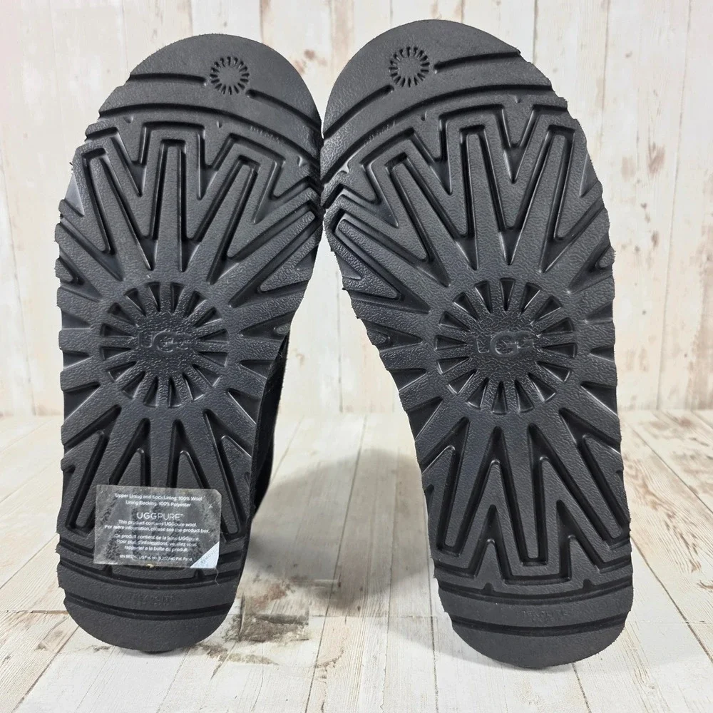 UGG Neumel Black Suede Lace Up Chukka‎ Boots 3236 Womens 7